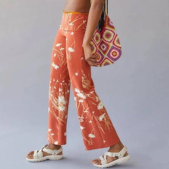 Urban Outfitters UO Dalila Low-Rise Retro 70s Floral Flare Pant Rust Size Small - Picture 1 of 13